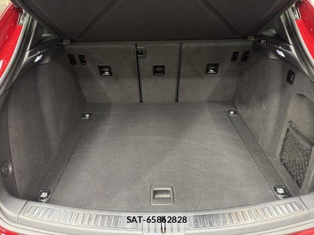Porsche MACAN 2022-03 8037610-17