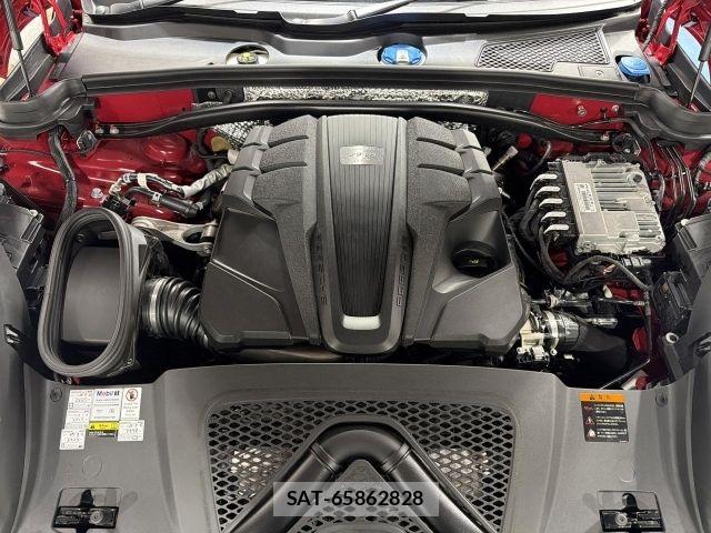 Porsche MACAN 2022-03 8037610-19