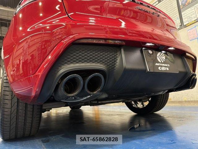 Porsche MACAN 2022-03 8037610-21