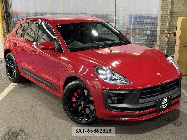 Porsche MACAN 2022-03 8037610-22