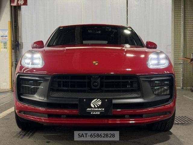 Porsche MACAN 2022-03 8037610-23