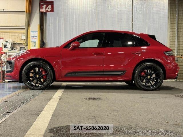 Porsche MACAN 2022-03 8037610-25