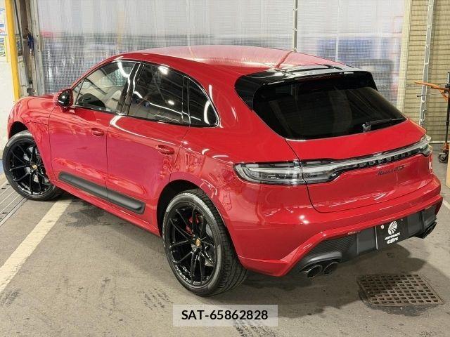 Porsche MACAN 2022-03 8037610-26