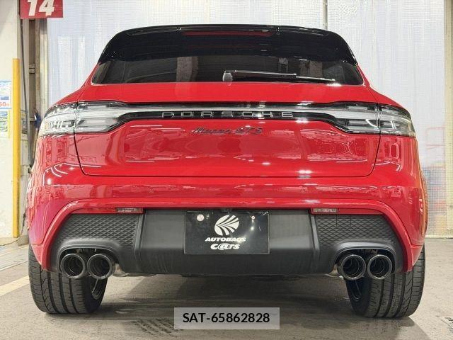Porsche MACAN 2022-03 8037610-27