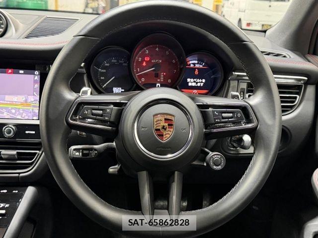 Porsche MACAN 2022-03 8037610-2