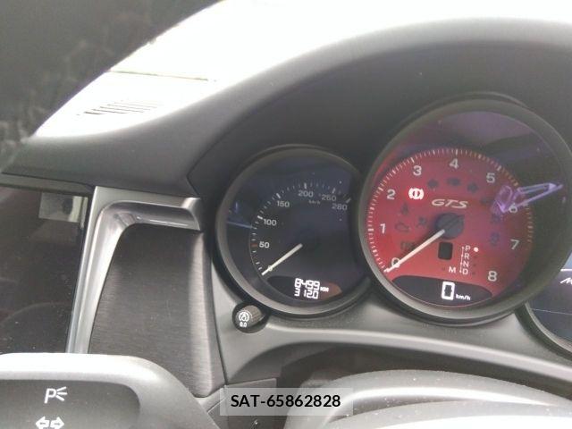 Porsche MACAN 2022-03 8037610-29
