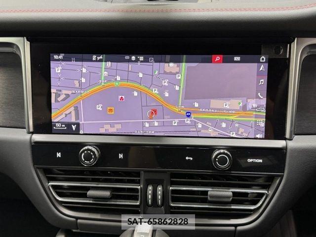 Porsche MACAN 2022-03 8037610-3