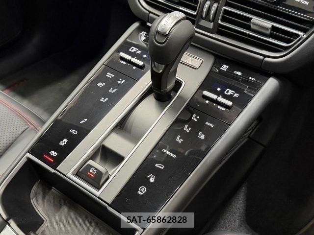 Porsche MACAN 2022-03 8037610-4