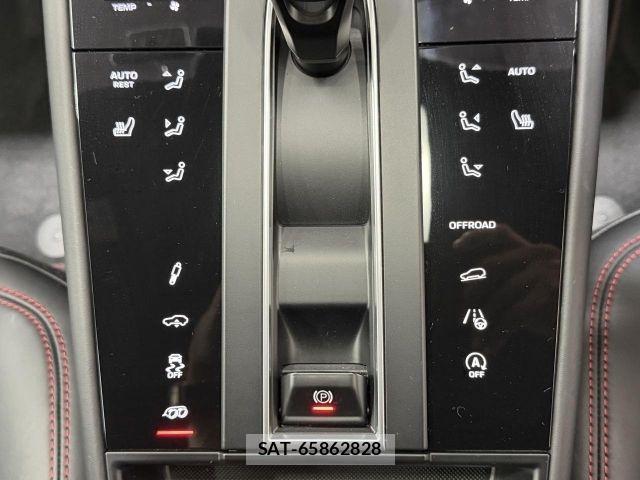 Porsche MACAN 2022-03 8037610-5