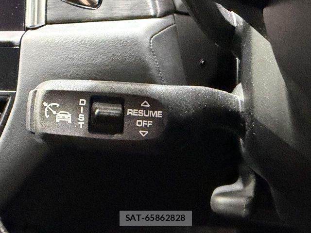 Porsche MACAN 2022-03 8037610-6