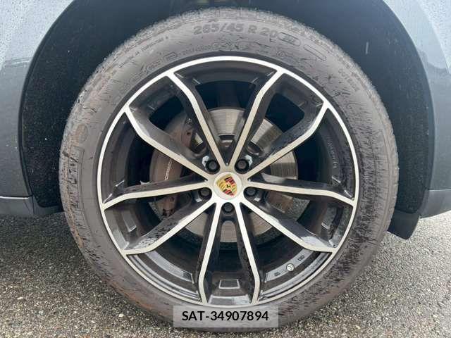 Porsche MACAN 2021-06 8075125-10
