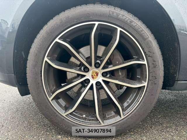 Porsche MACAN 2021-06 8075125-11