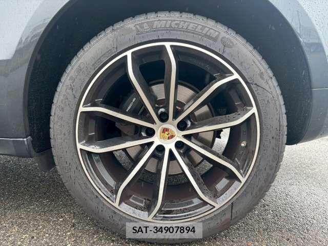 Porsche MACAN 2021-06 8075125-12