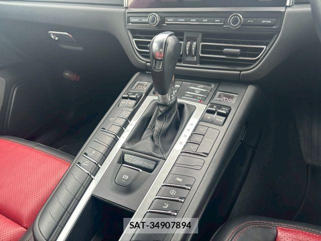 Porsche MACAN 2021-06 8075125-1
