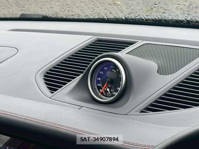 Porsche MACAN 2021-06 8075125-2
