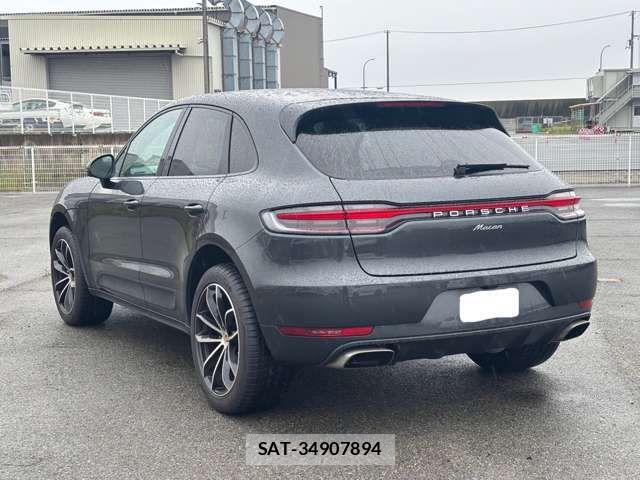 Porsche MACAN 2021-06 8075125-5
