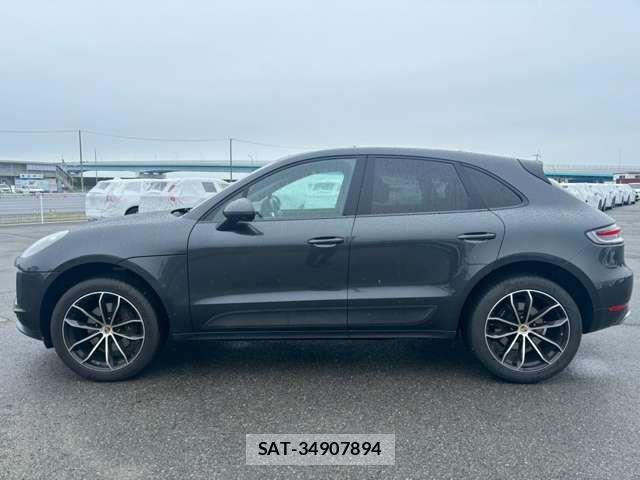 Porsche MACAN 2021-06 8075125-7