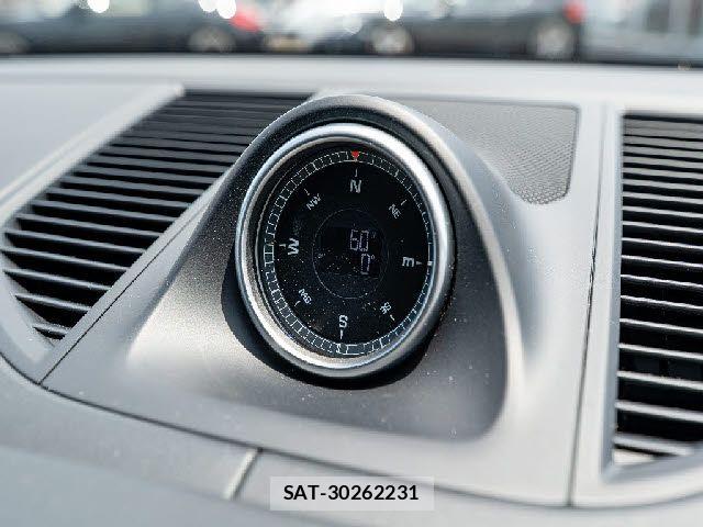 Porsche MACAN 2019-06 8075126-17