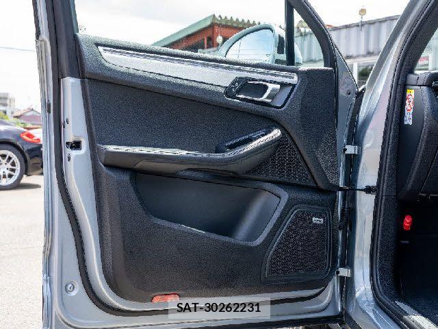 Porsche MACAN 2019-06 8075126-20