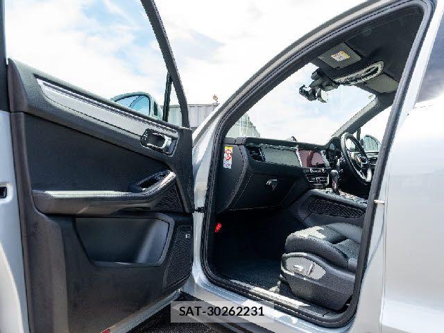 Porsche MACAN 2019-06 8075126-23