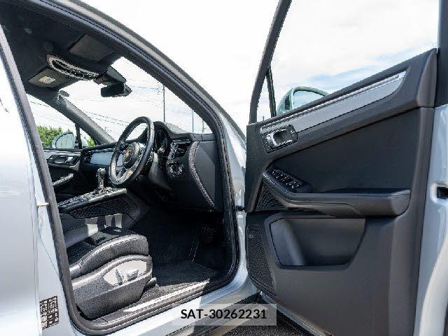 Porsche MACAN 2019-06 8075126-24