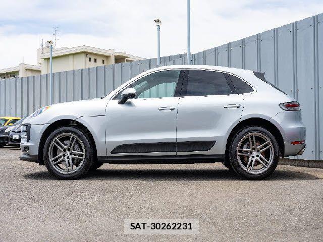 Porsche MACAN 2019-06 8075126-26