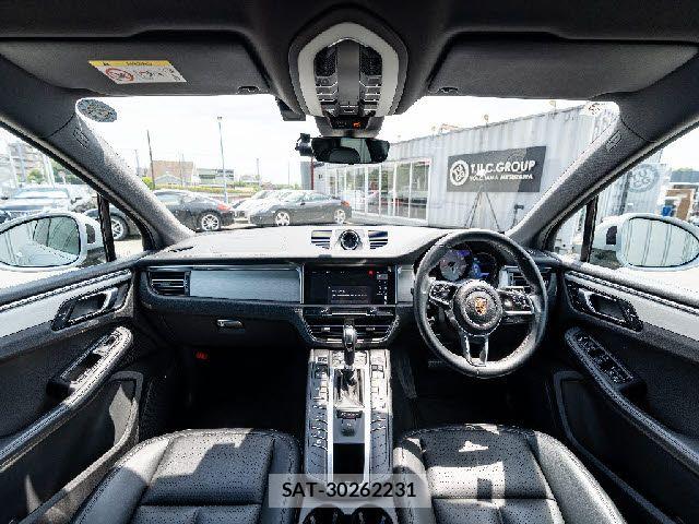 Porsche MACAN 2019-06 8075126-2