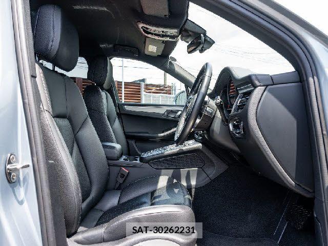 Porsche MACAN 2019-06 8075126-3