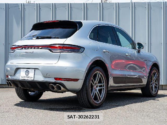 Porsche MACAN 2019-06 8075126-4