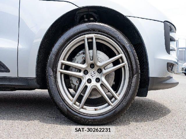 Porsche MACAN 2019-06 8075126-7