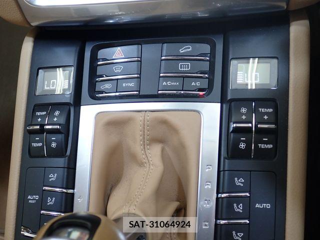 Porsche MACAN 2015-12 8075124-13