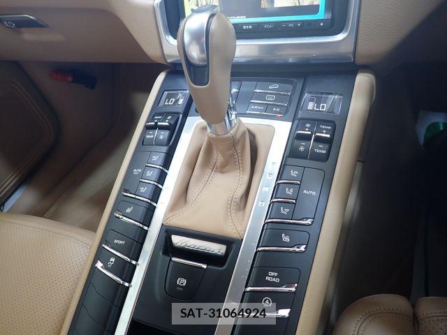 Porsche MACAN 2015-12 8075124-14