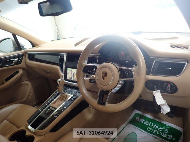 Porsche MACAN 2015-12 8075124-1