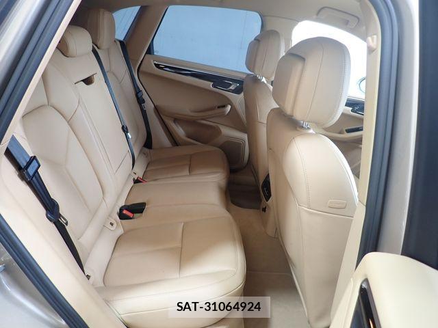 Porsche MACAN 2015-12 8075124-25