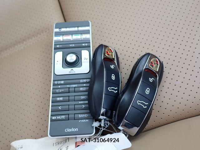 Porsche MACAN 2015-12 8075124-29