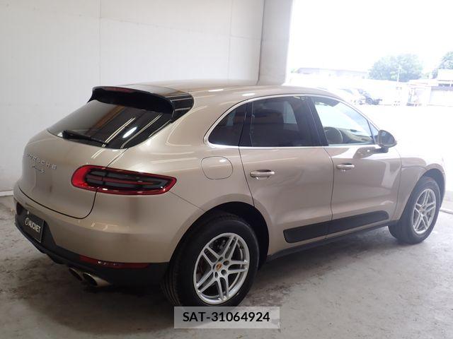 Porsche MACAN 2015-12 8075124-7