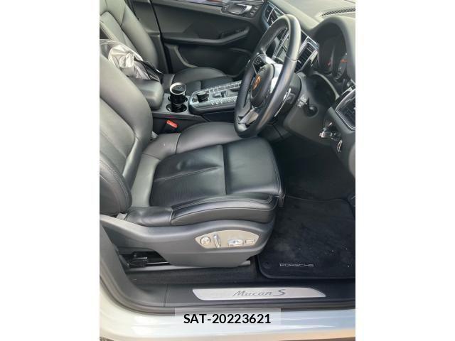 Porsche MACAN 2015-07 8101208-17
