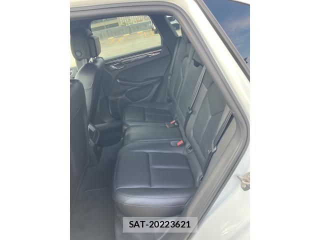 Porsche MACAN 2015-07 8101208-18