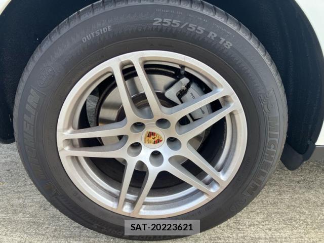 Porsche MACAN 2015-07 8101208-24