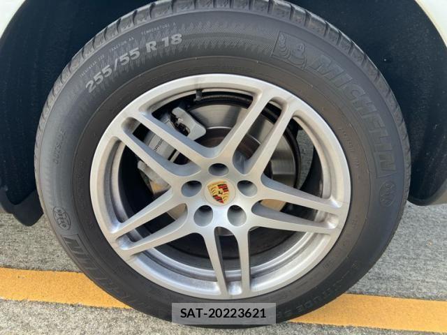 Porsche MACAN 2015-07 8101208-25