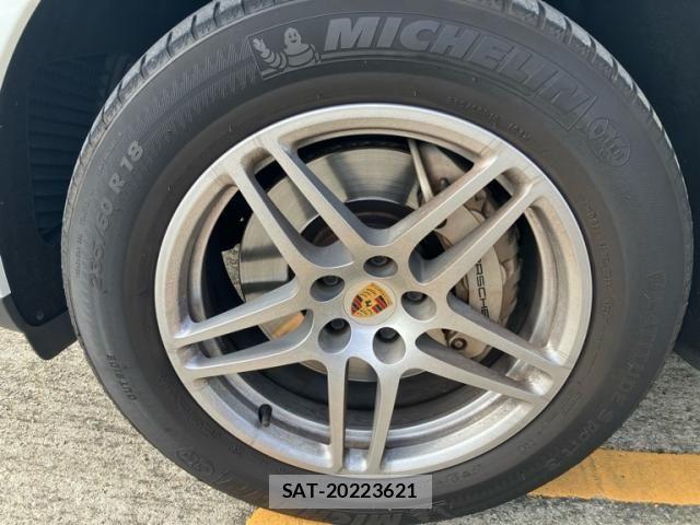 Porsche MACAN 2015-07 8101208-26