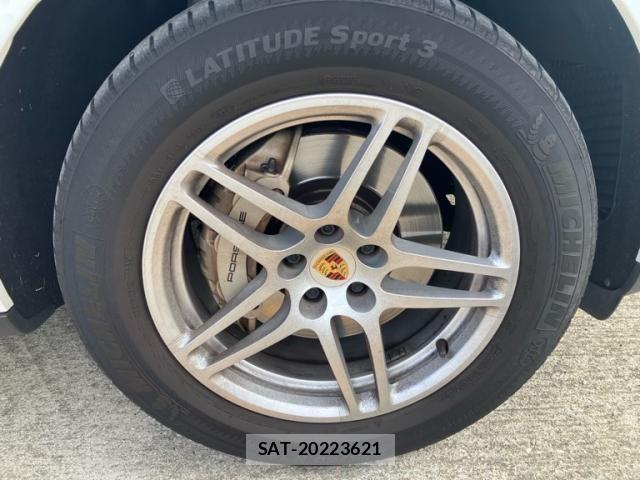 Porsche MACAN 2015-07 8101208-27