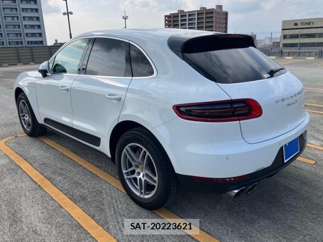 Porsche MACAN 2015-07 8101208-3