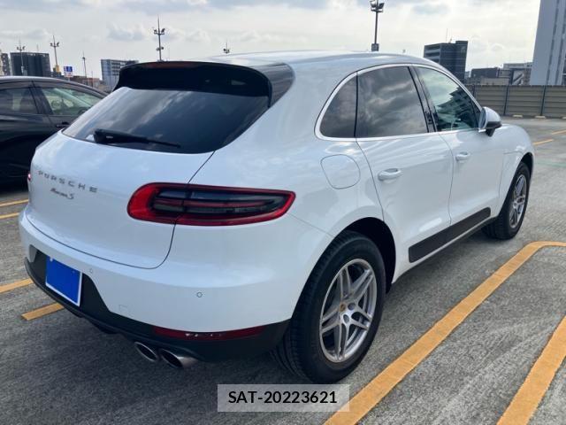 Porsche MACAN 2015-07 8101208-4