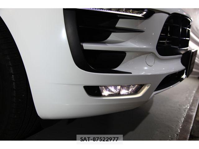 Porsche MACAN 2017-02 8101205-9