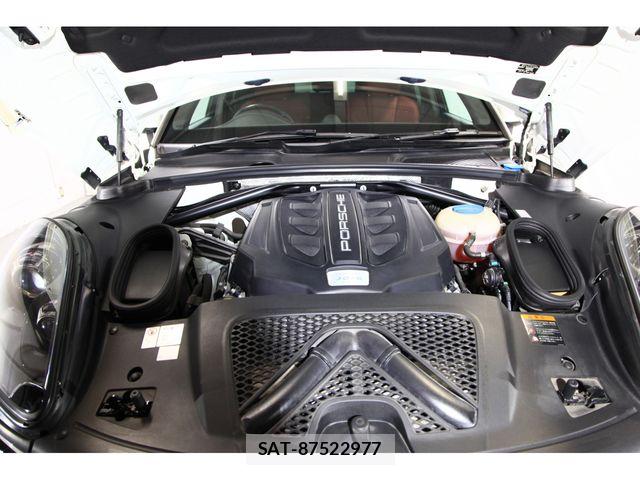 Porsche MACAN 2017-02 8101205-13