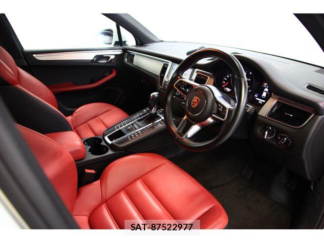 Porsche MACAN 2017-02 8101205-18