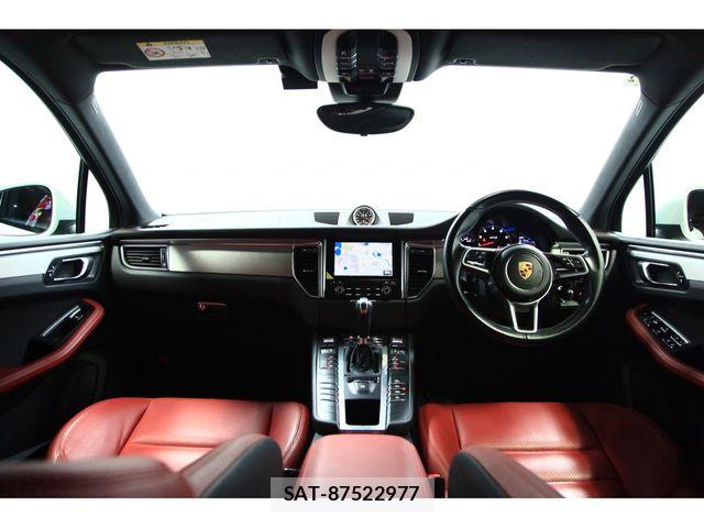 Porsche MACAN 2017-02 8101205-1