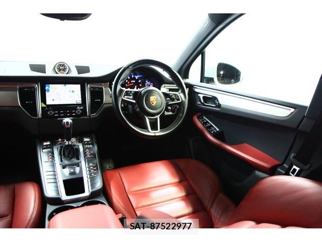 Porsche MACAN 2017-02 8101205-20