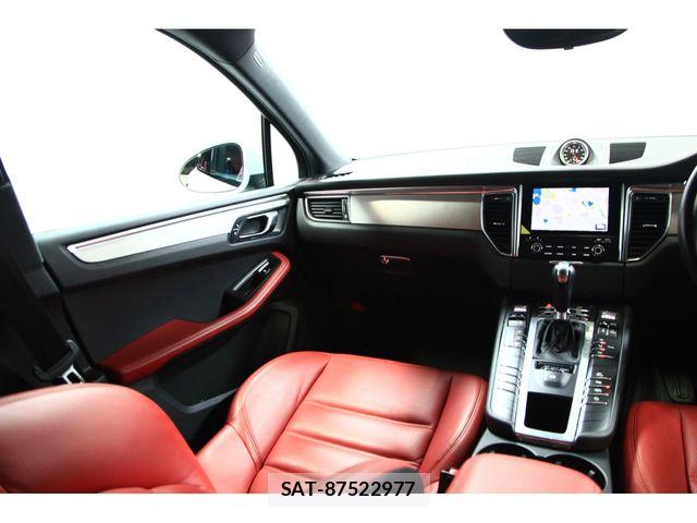 Porsche MACAN 2017-02 8101205-21